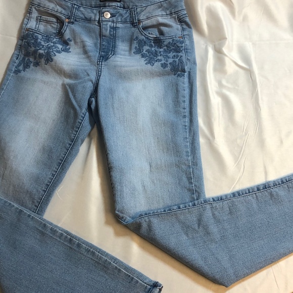 miss poured in blue jeans size 10